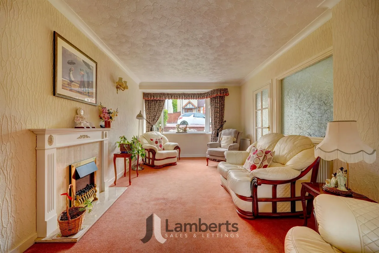 8 Clent Avenue, Redditch, photo 4