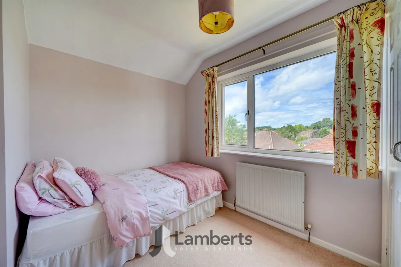 8 Clent Avenue, Redditch, photo 12