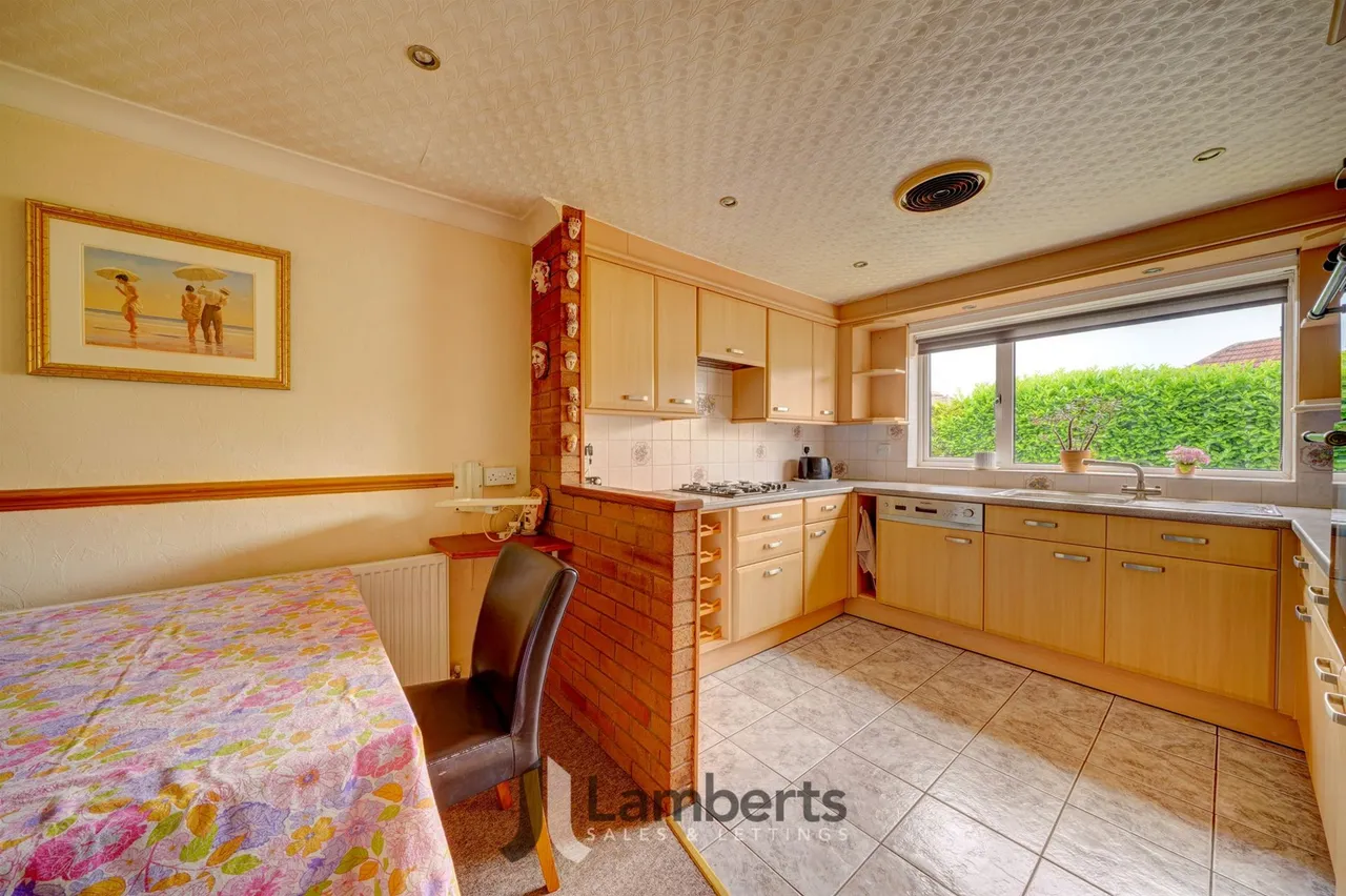 8 Clent Avenue, Redditch, photo 3