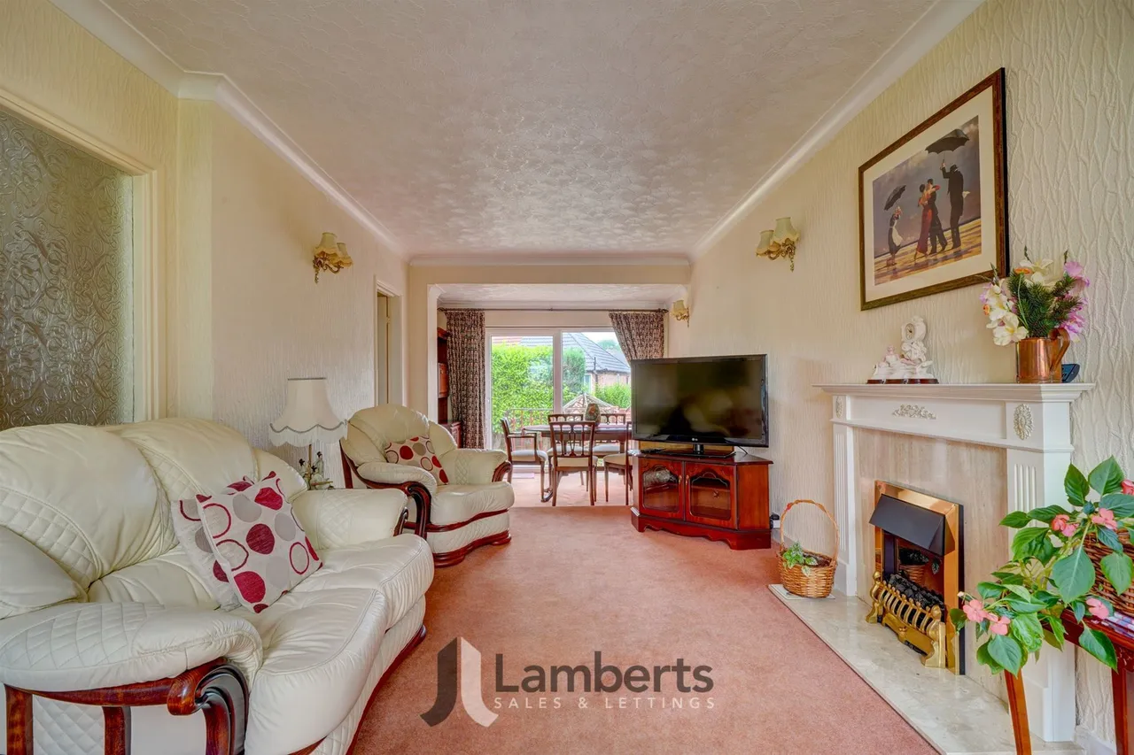8 Clent Avenue, Redditch, photo 2