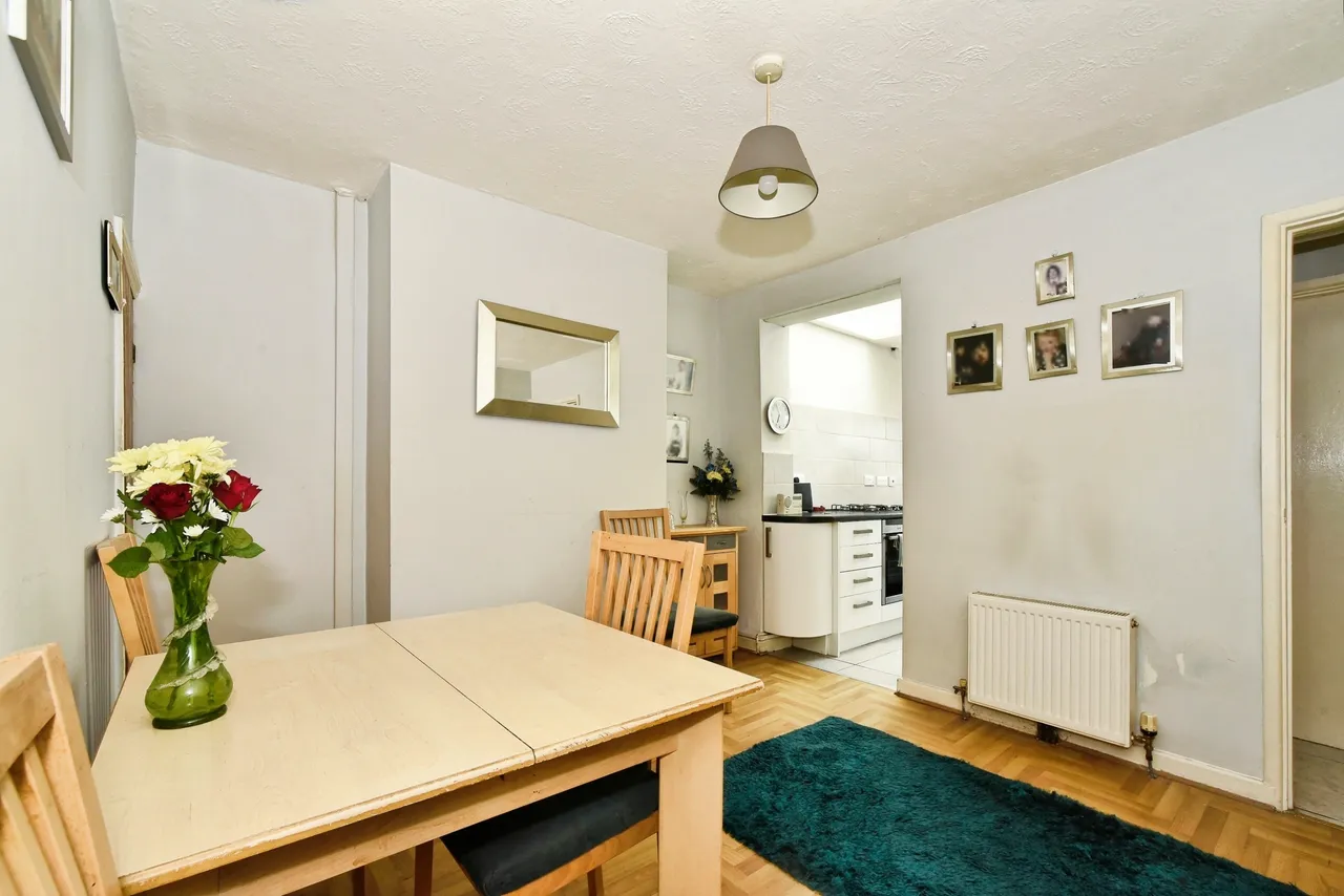 Cheney Manor Road, Swindon, SN2, photo 5