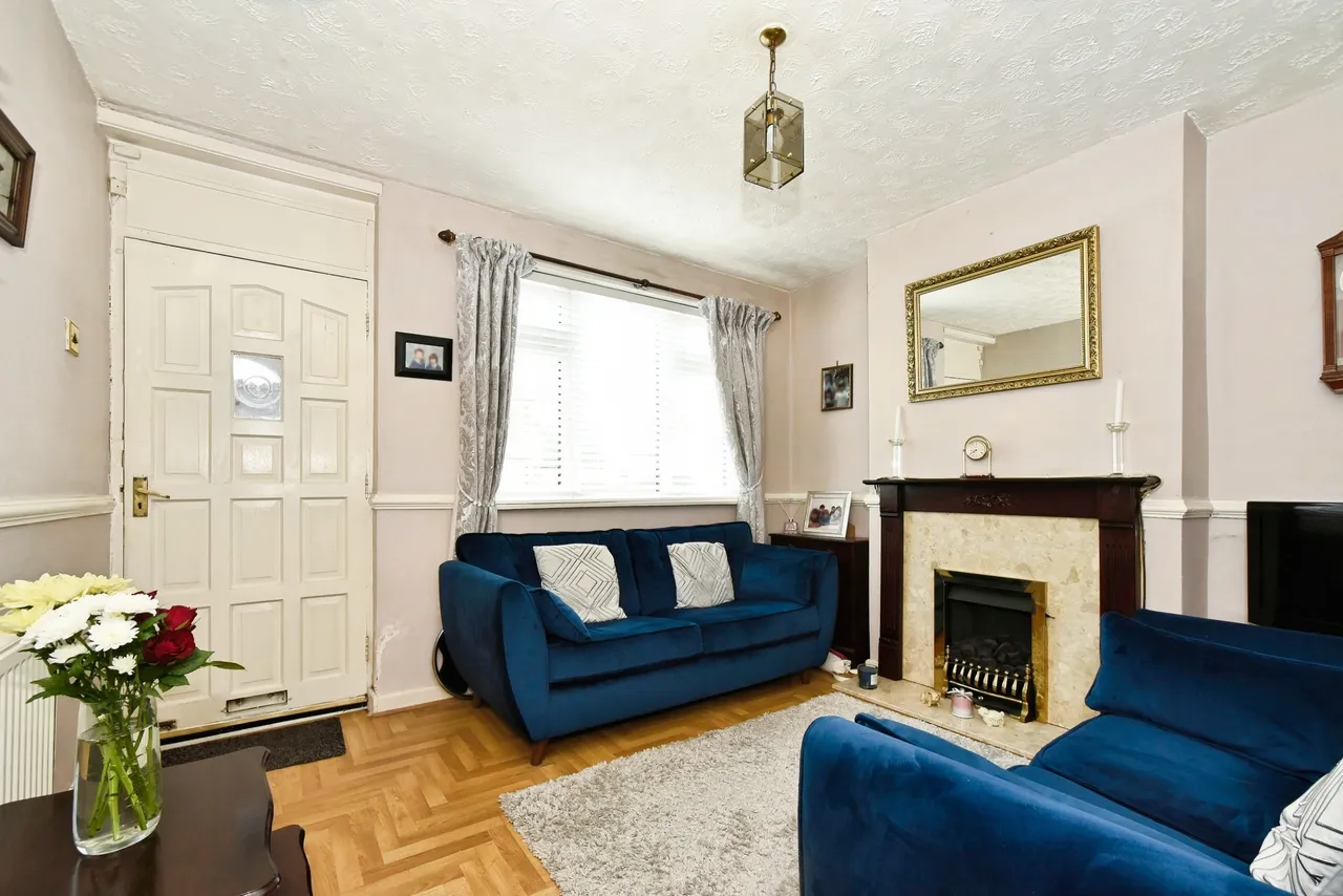 Cheney Manor Road, Swindon, SN2, photo 2