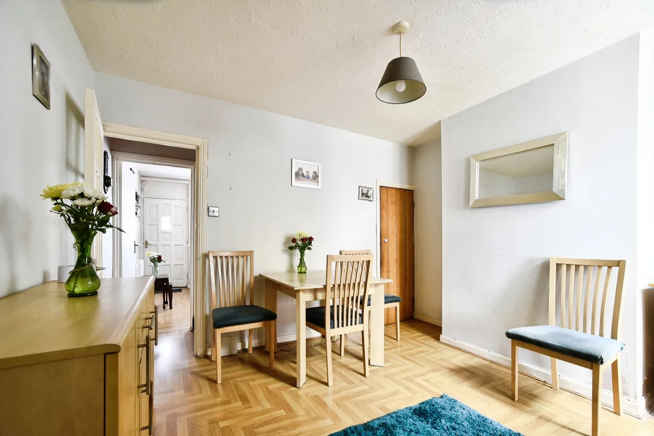 Cheney Manor Road, Swindon, SN2, photo 4