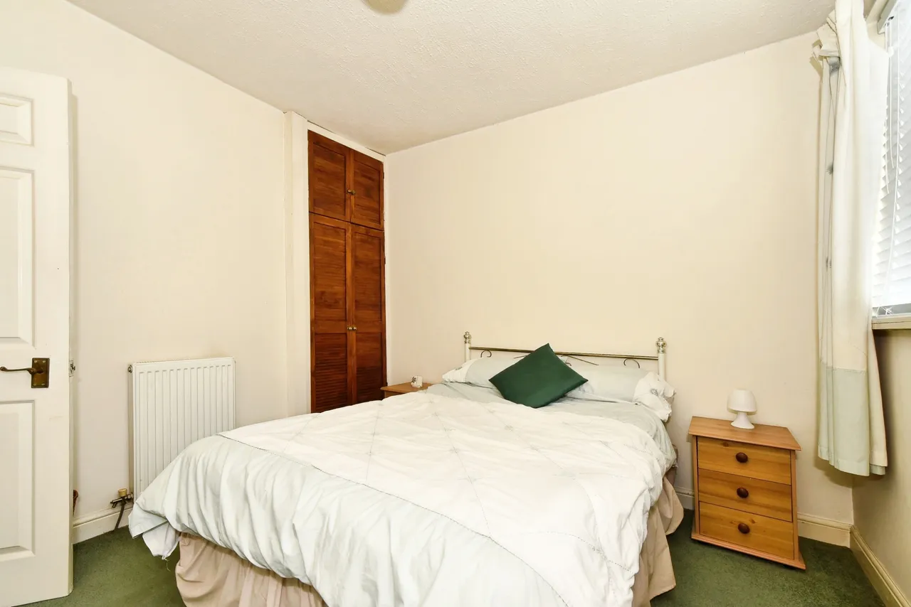 Cheney Manor Road, Swindon, SN2, photo 8