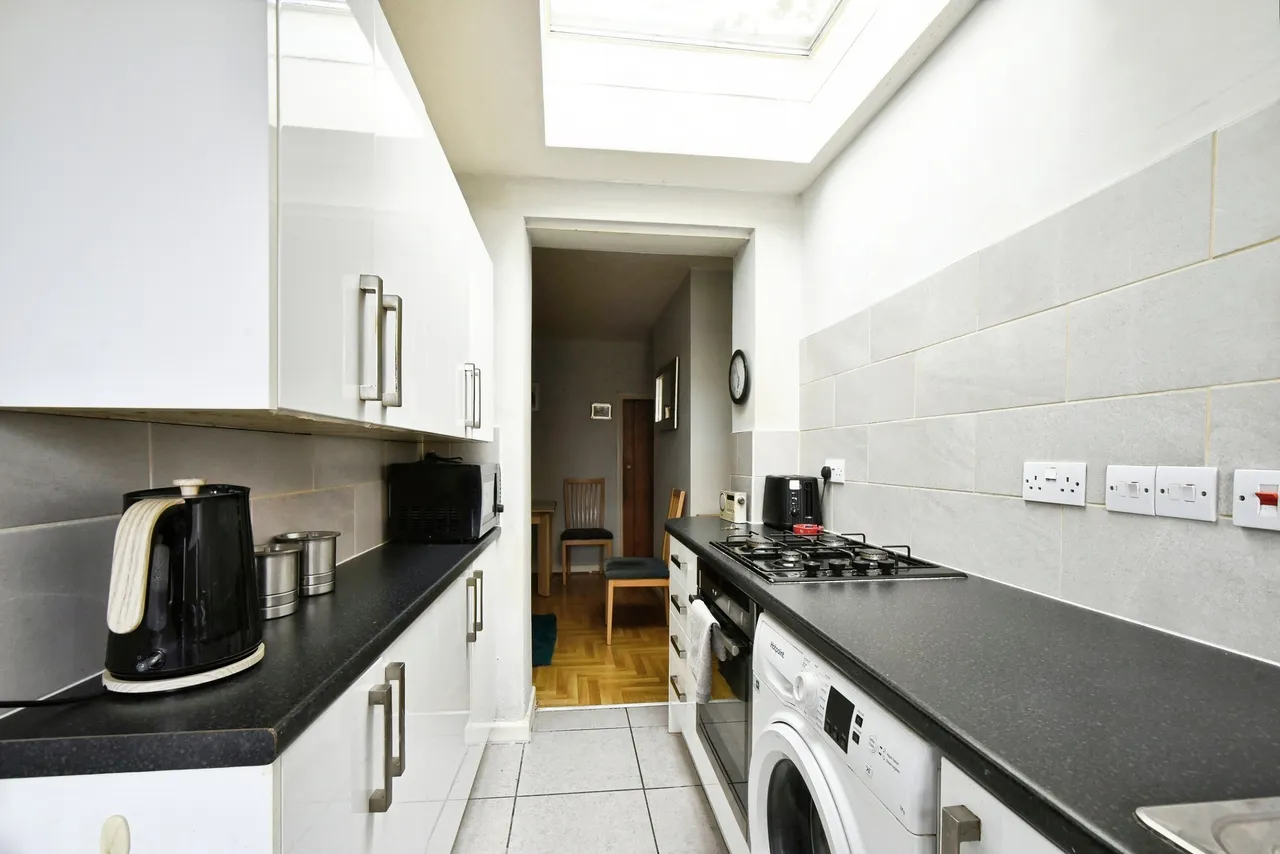 Cheney Manor Road, Swindon, SN2, photo 7