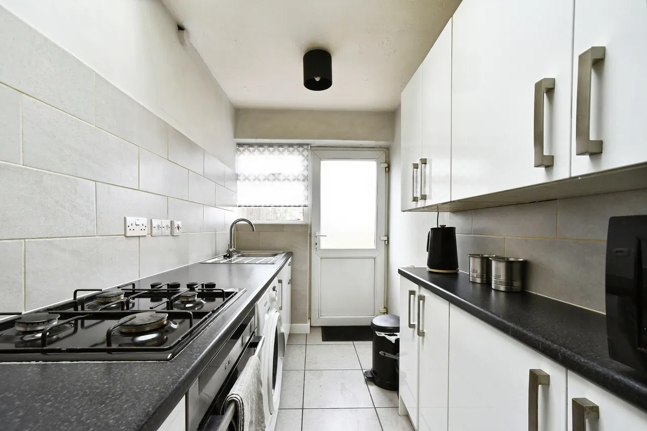Cheney Manor Road, Swindon, SN2, photo 6
