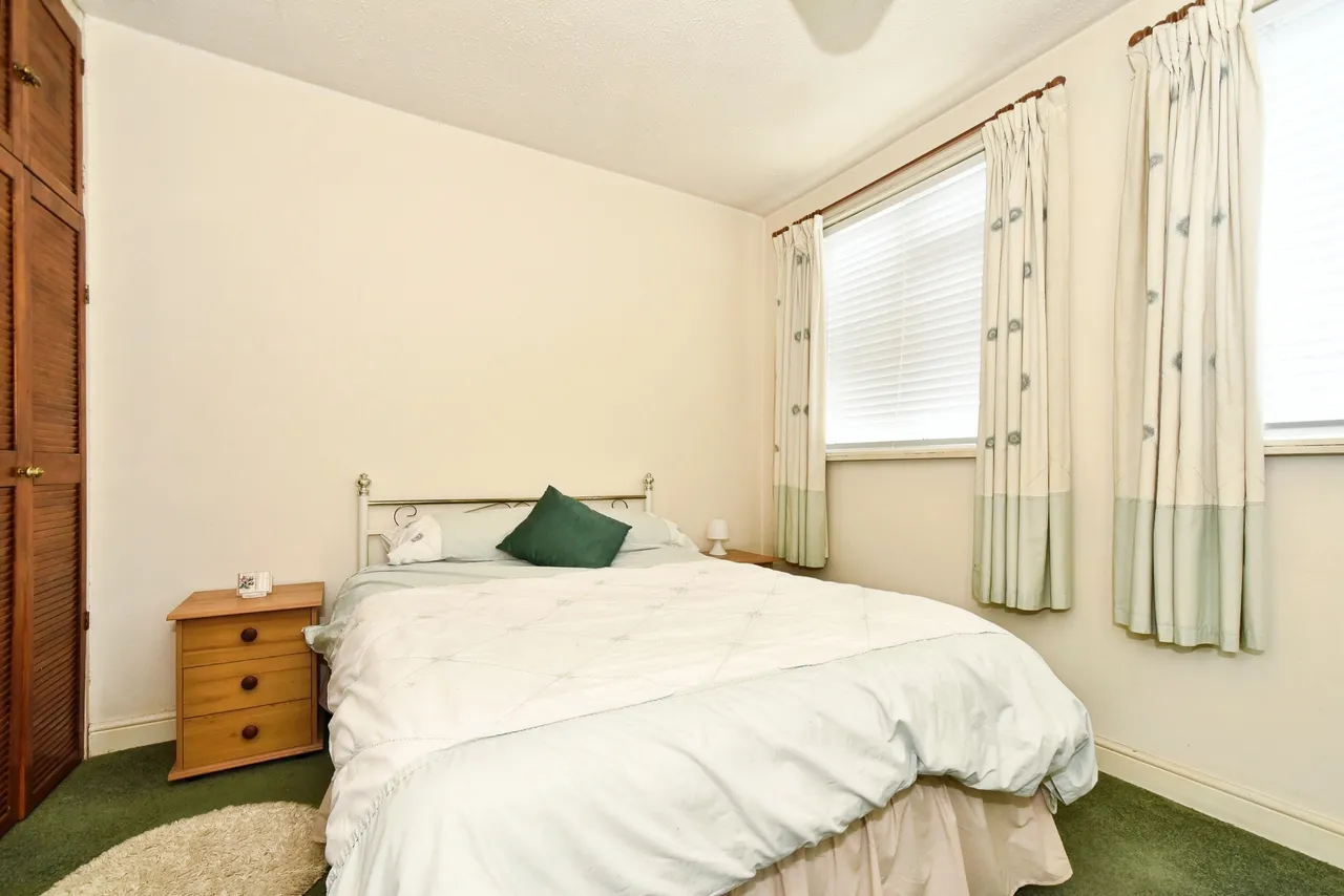 Cheney Manor Road, Swindon, SN2, photo 9