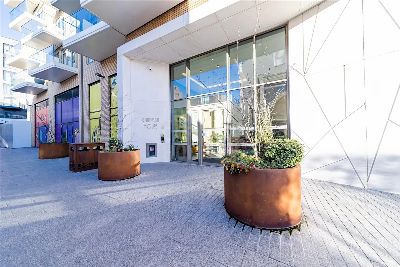 2 bed flat for sale, Filmworks Walk, London