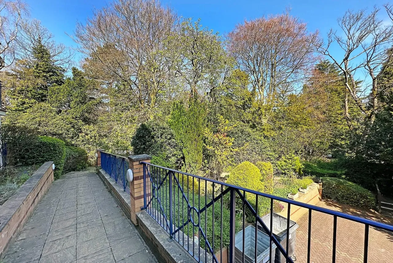 Racefield Road, Altrincham WA14 4AP, photo 24