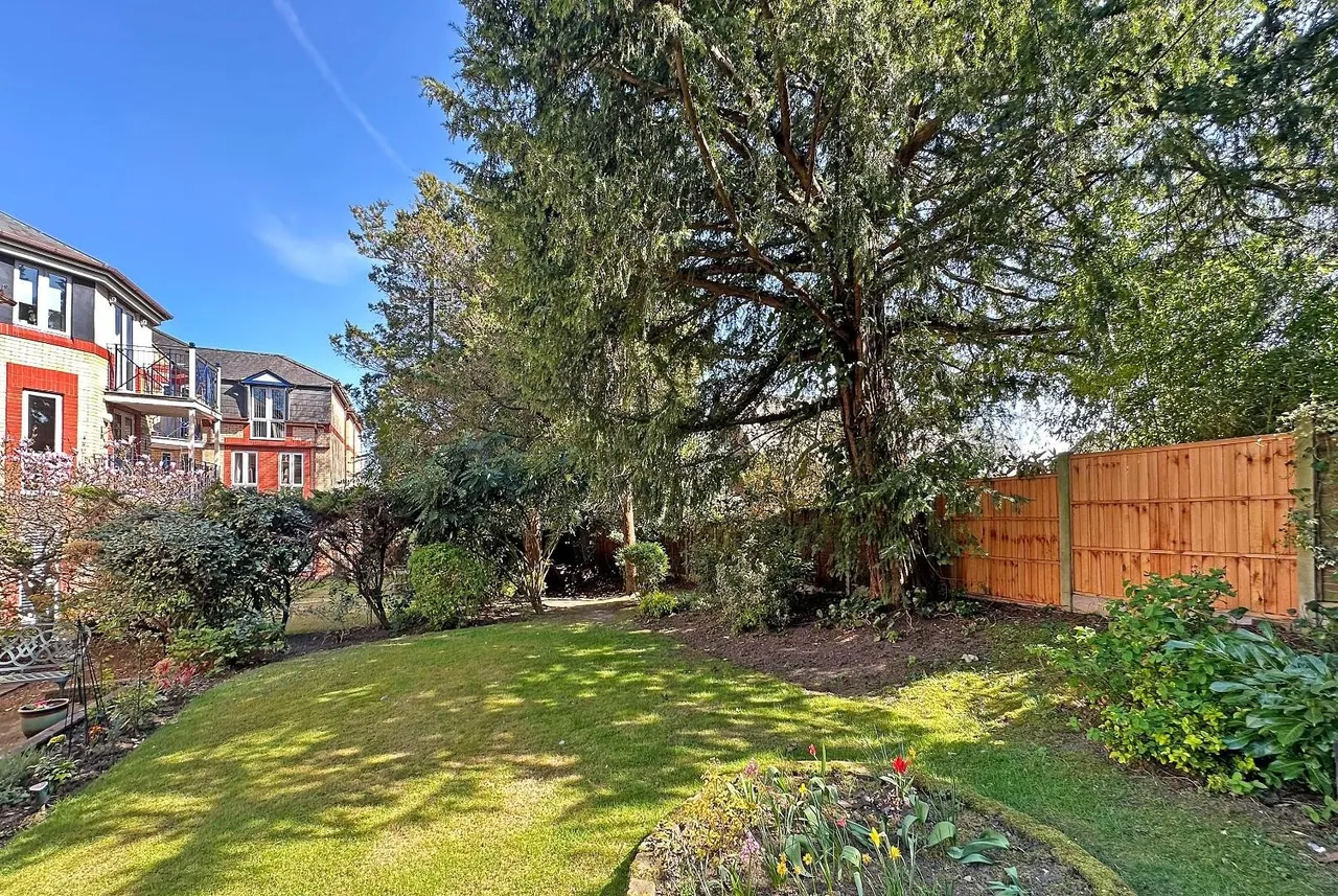 Racefield Road, Altrincham WA14 4AP, photo 29