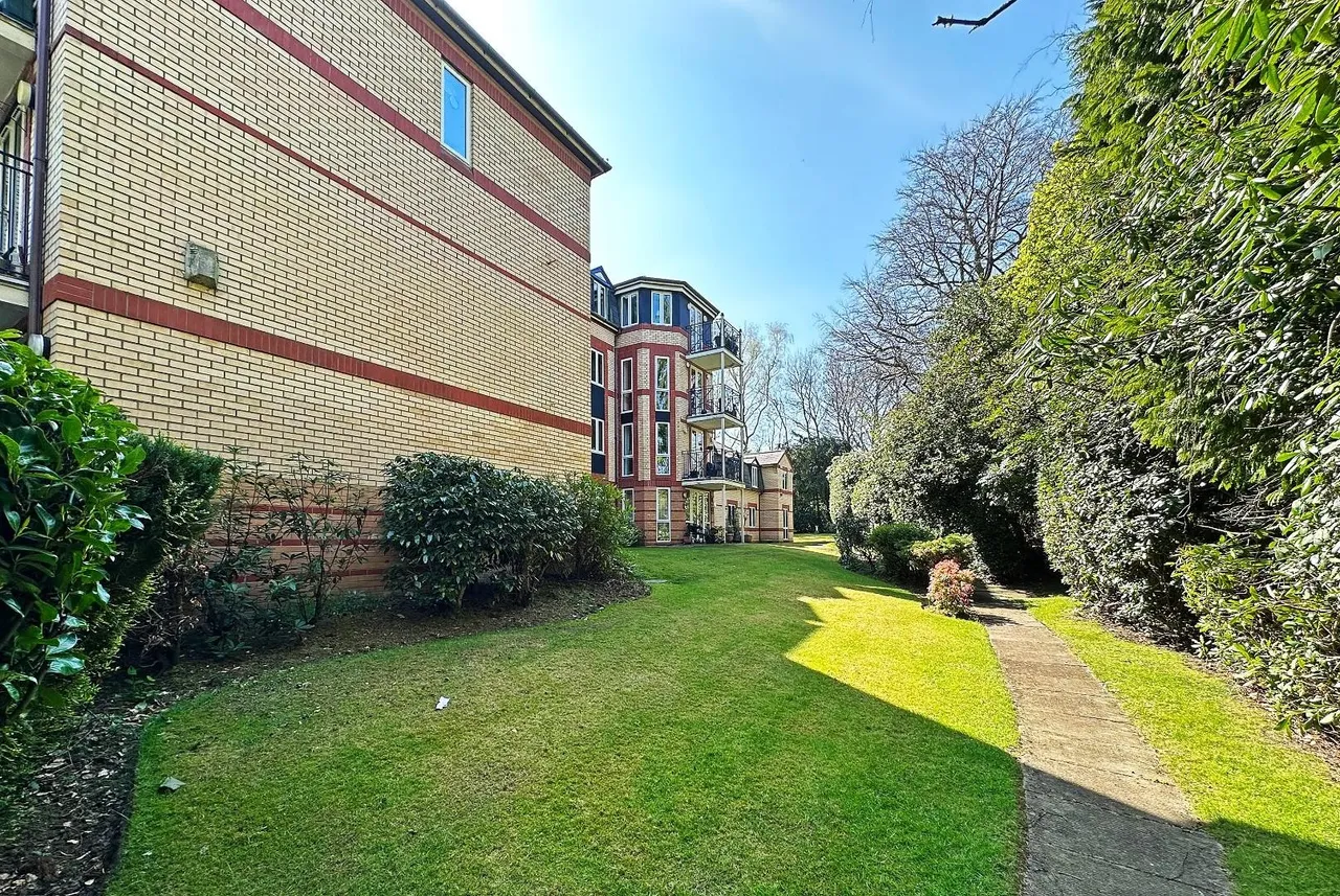 Racefield Road, Altrincham WA14 4AP, photo 27