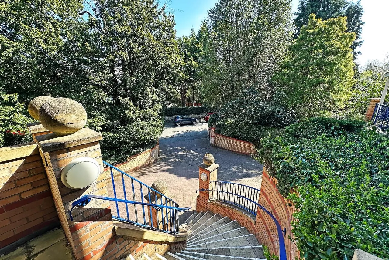 Racefield Road, Altrincham WA14 4AP, photo 25