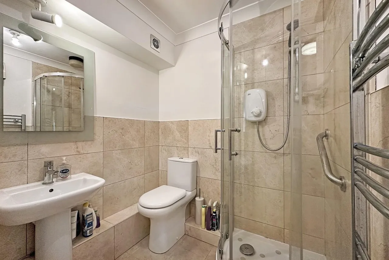 Racefield Road, Altrincham WA14 4AP, photo 13