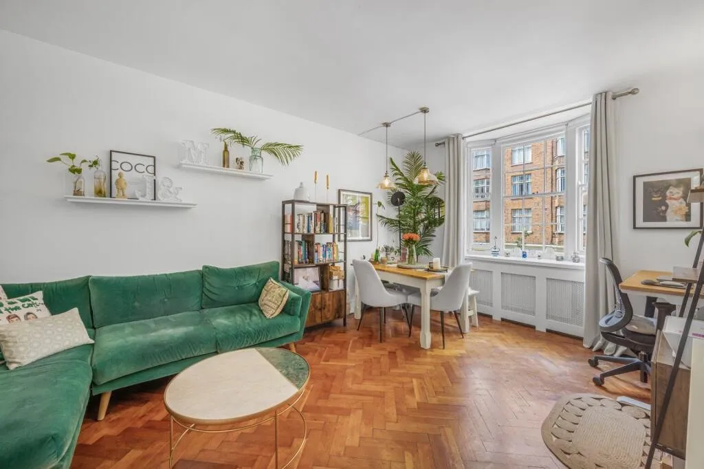 2 bed flat for sale, Queensway, Bayswater, W2