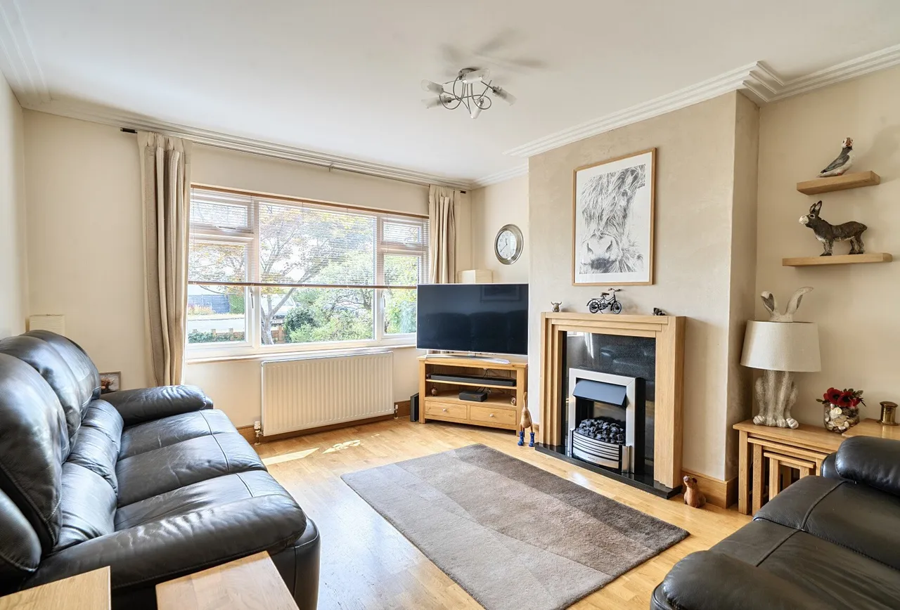 Colston Close, Gloucestershire, Winterbourne Down, BS36 1EW, photo 3