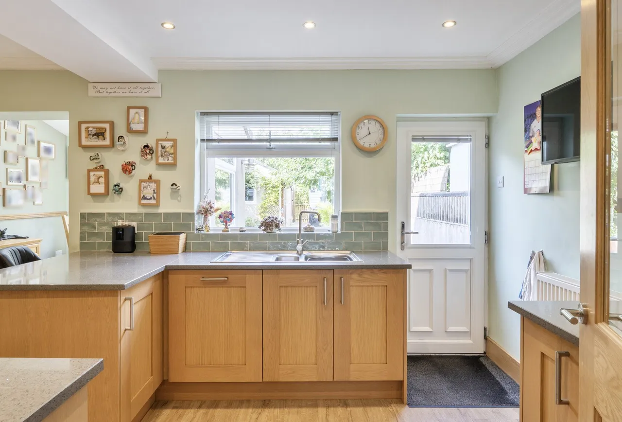 Colston Close, Gloucestershire, Winterbourne Down, BS36 1EW, photo 4