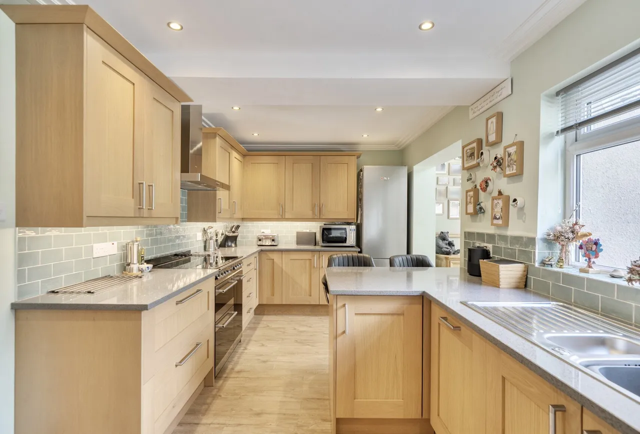 Colston Close, Gloucestershire, Winterbourne Down, BS36 1EW, photo 2