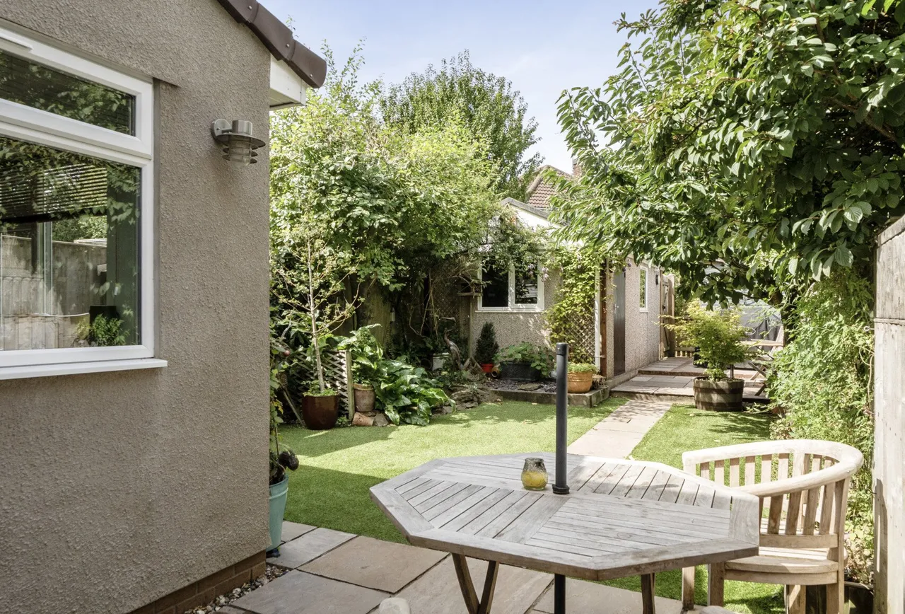 Colston Close, Gloucestershire, Winterbourne Down, BS36 1EW, photo 17