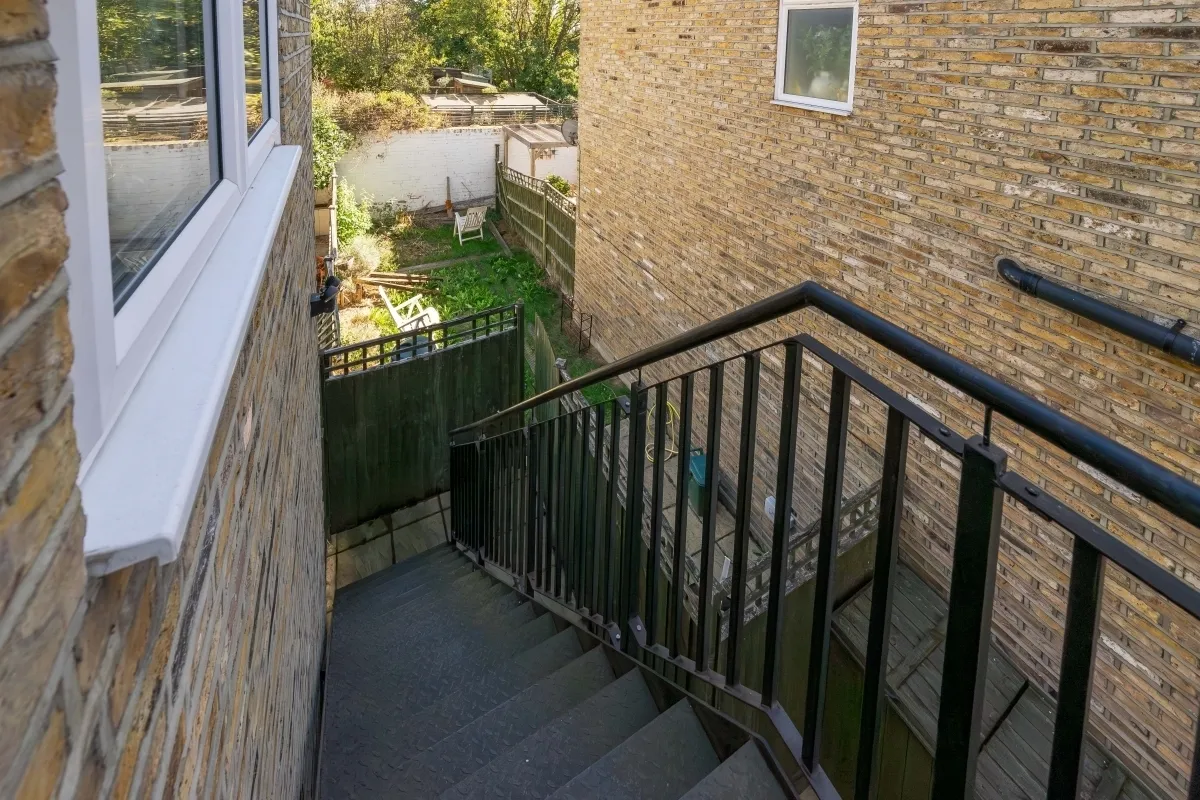 4 bed flat to rent, Wrottesley Road, London, NW10