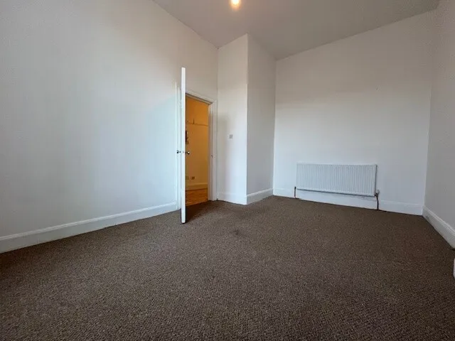 2 bed flat to rent, George Square, Greenock, PA15
