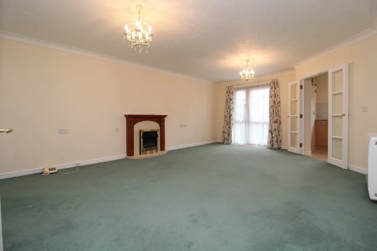 Parkland Grove, Ashford, TW15, photo 4