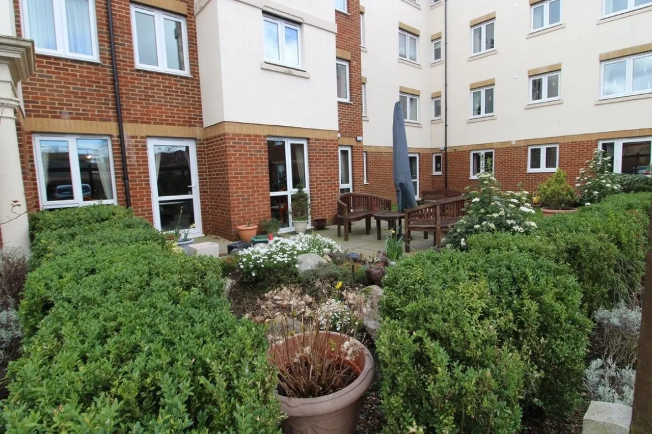 Parkland Grove, Ashford, TW15, photo 10