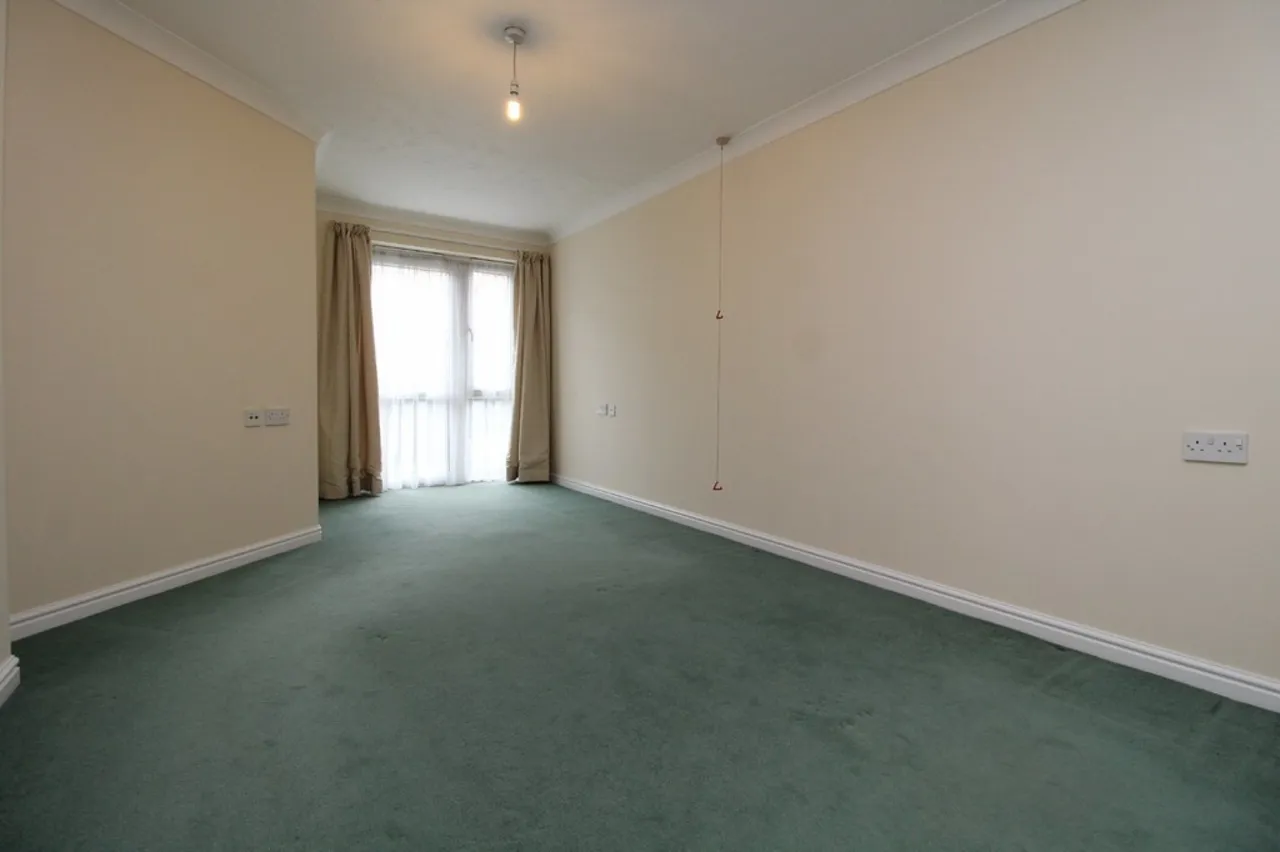Parkland Grove, Ashford, TW15, photo 7