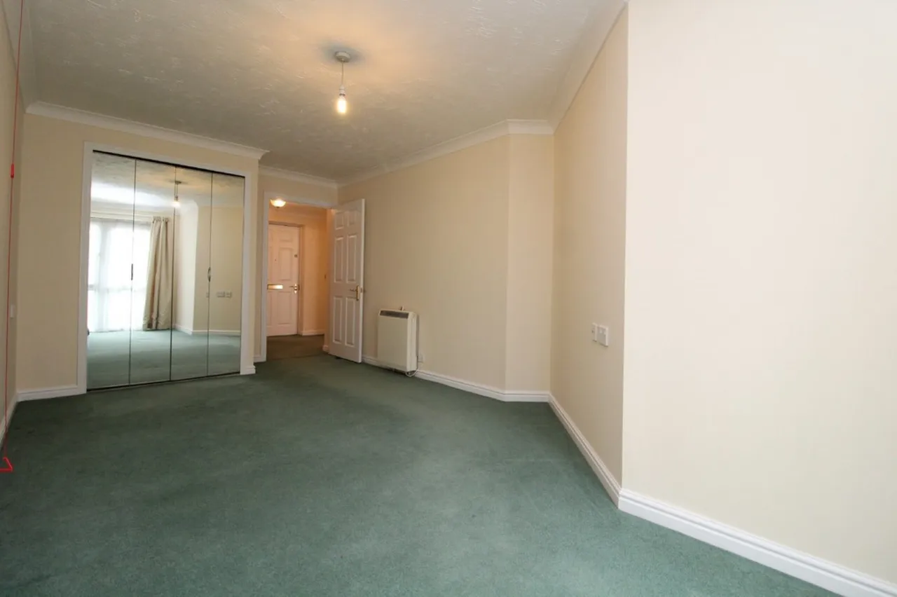 Parkland Grove, Ashford, TW15, photo 9