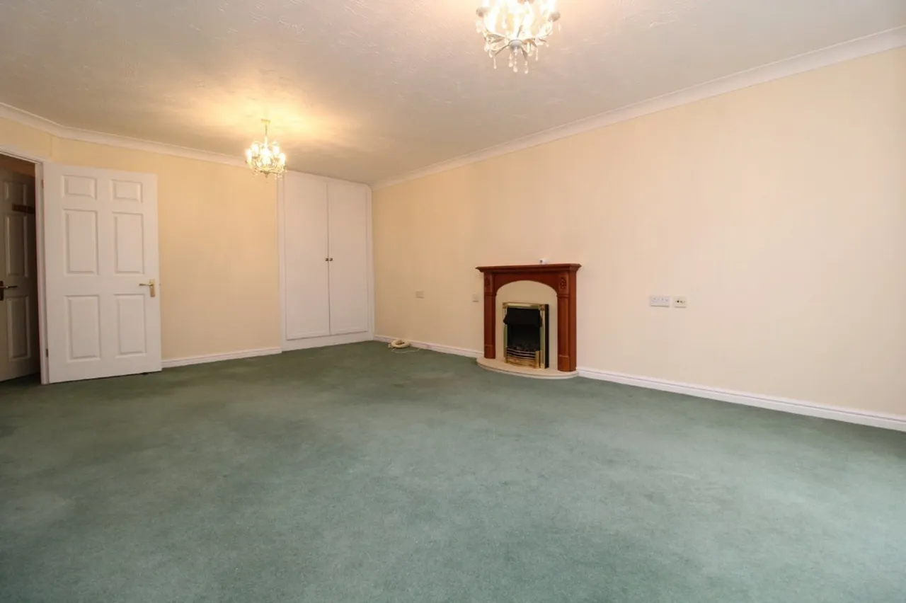 Parkland Grove, Ashford, TW15, photo 6