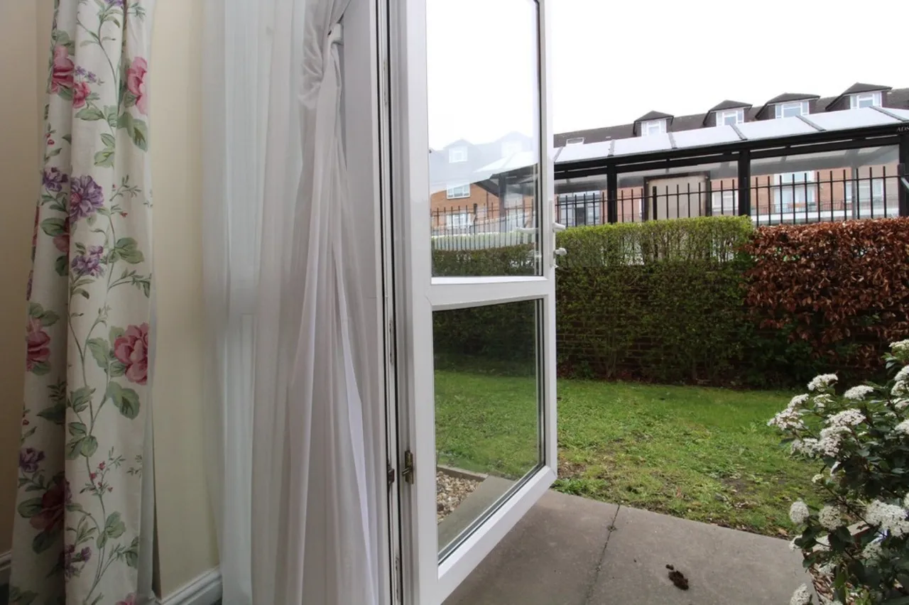 Parkland Grove, Ashford, TW15, photo 3