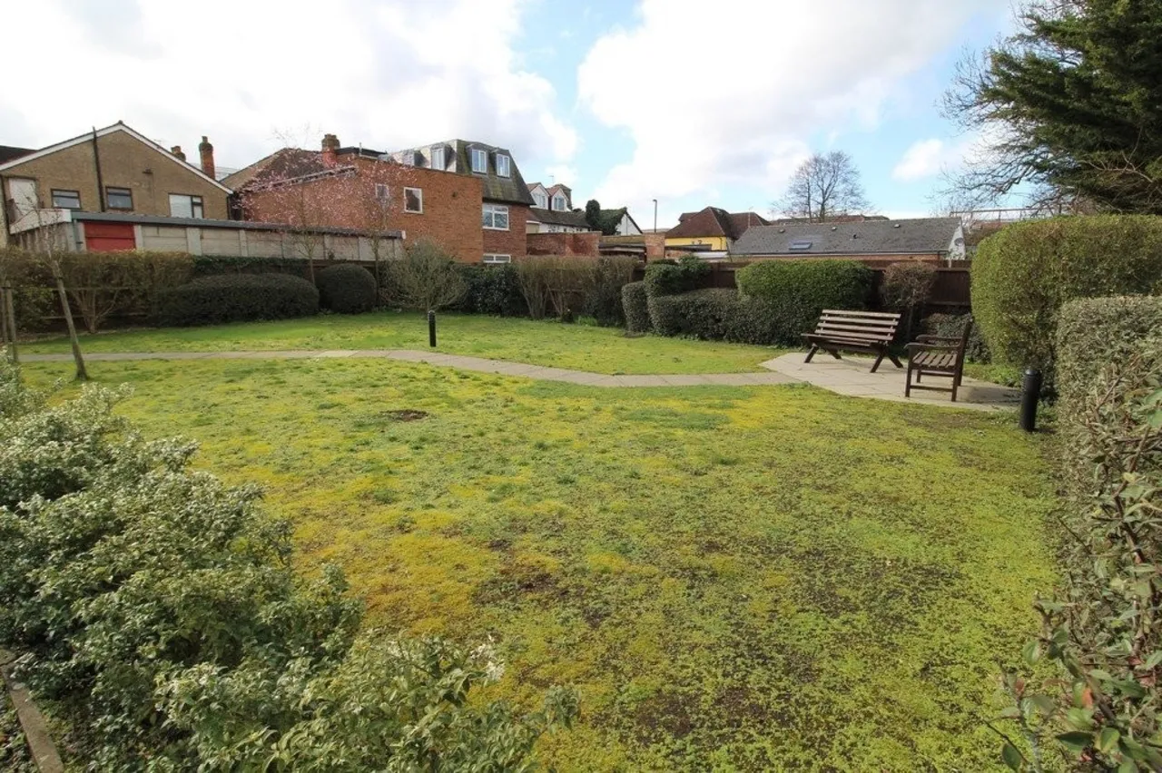 Parkland Grove, Ashford, TW15, photo 5
