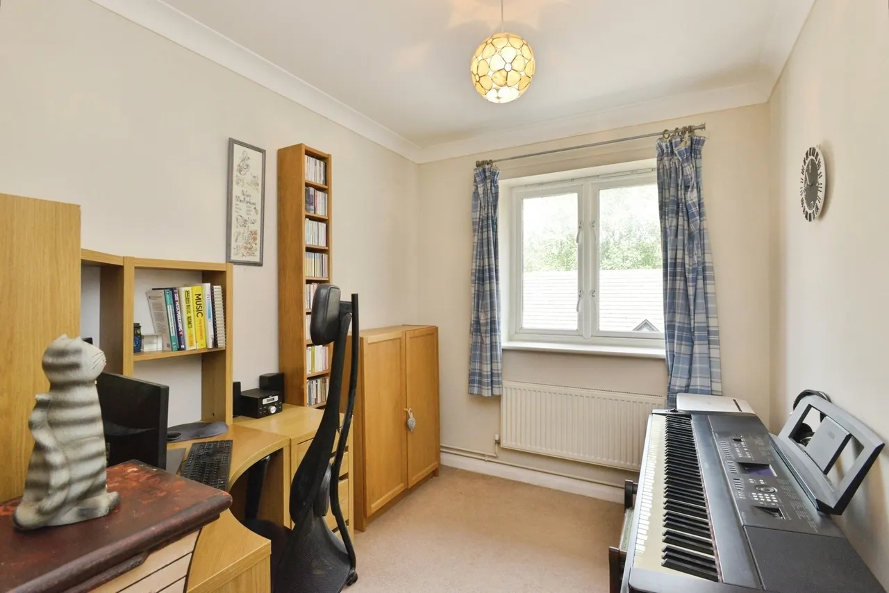 Hutton Avenue, Oldbrook, Milton Keynes, Buckinghamshire, MK6, photo 12
