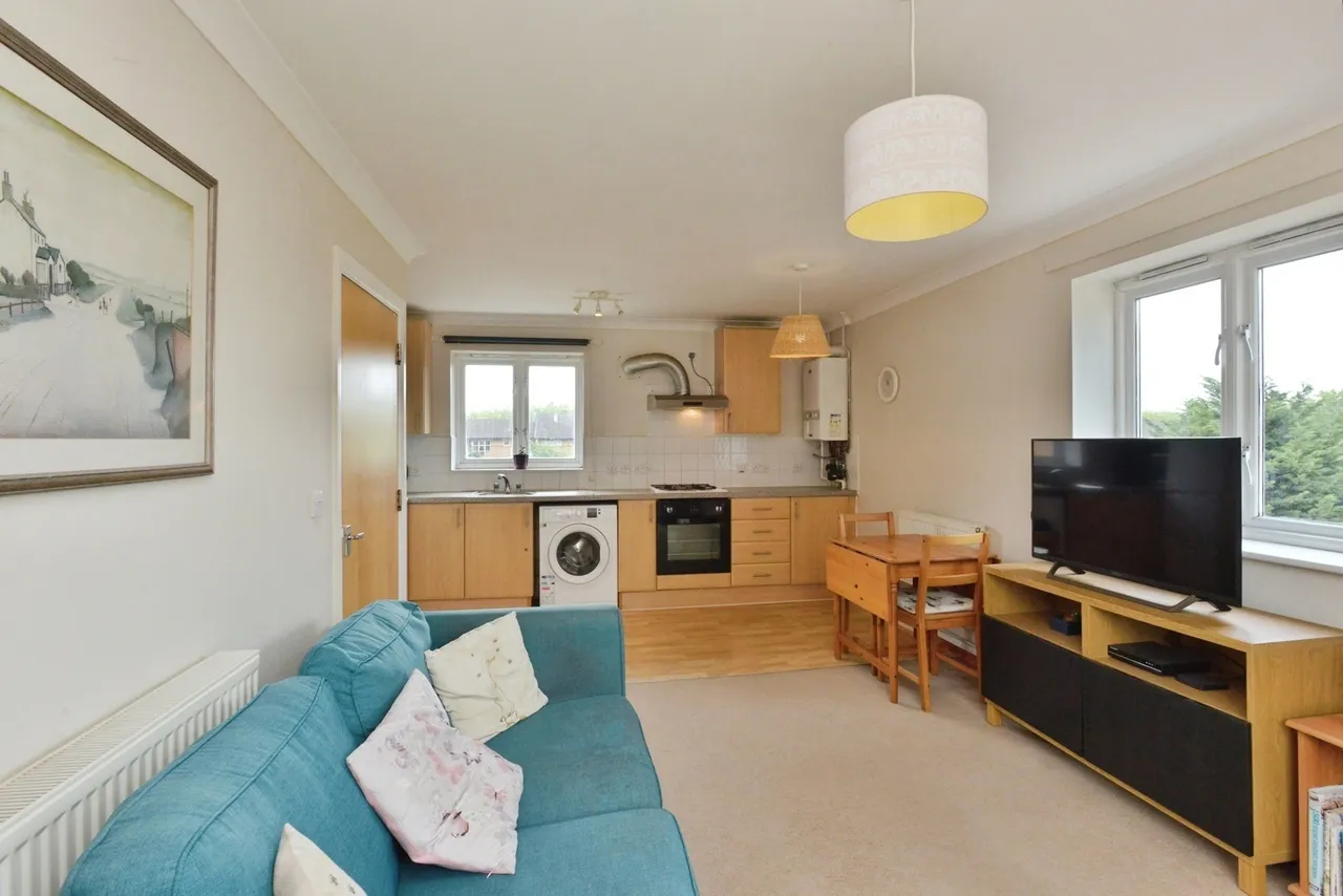 Hutton Avenue, Oldbrook, Milton Keynes, Buckinghamshire, MK6, photo 4