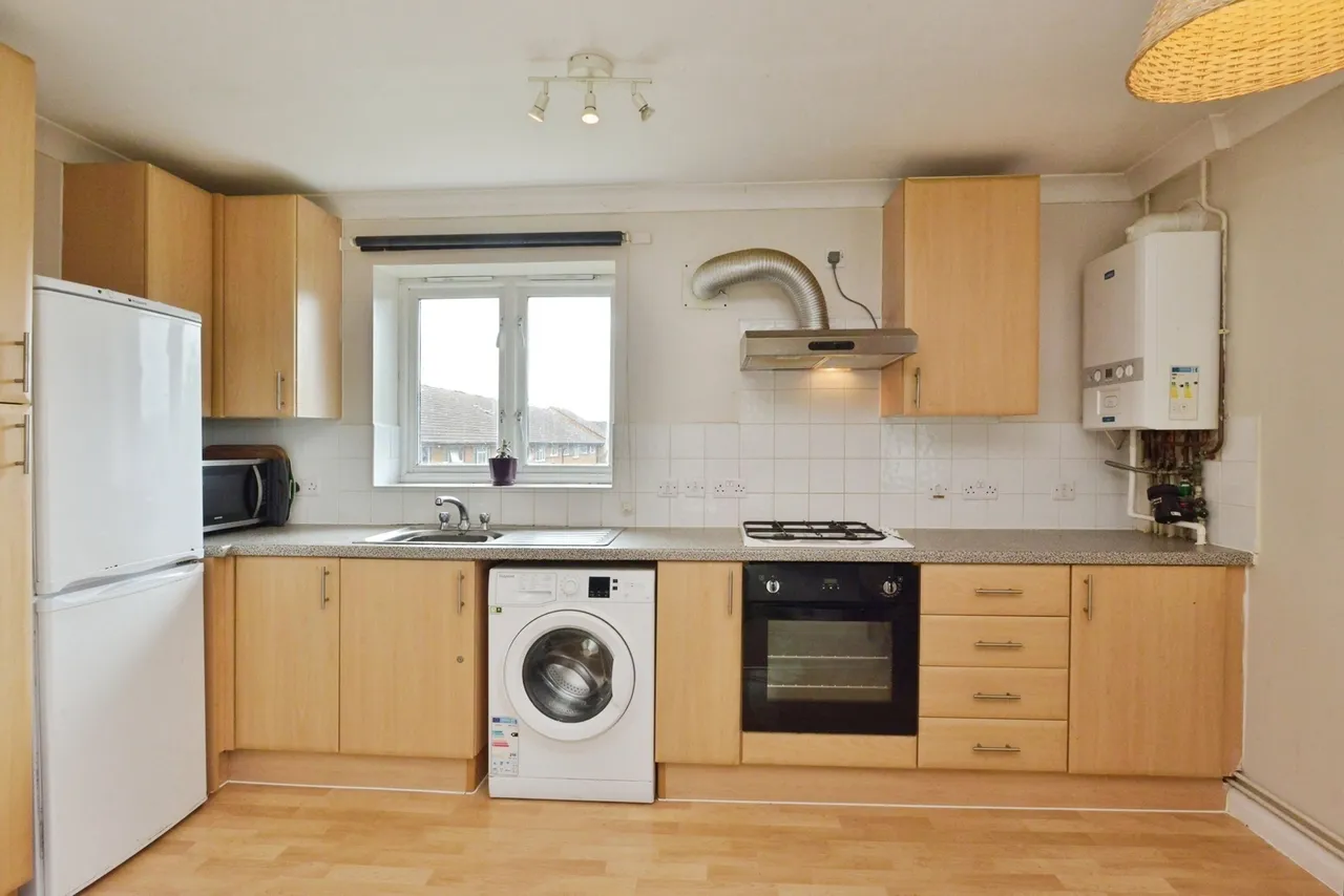 Hutton Avenue, Oldbrook, Milton Keynes, Buckinghamshire, MK6, photo 17