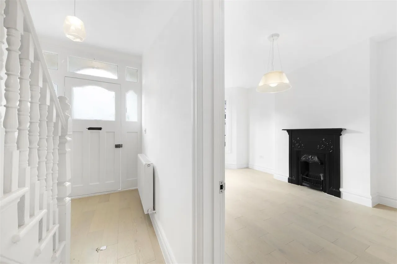 Sandringham Avenue, London SW20 8JY, photo 3