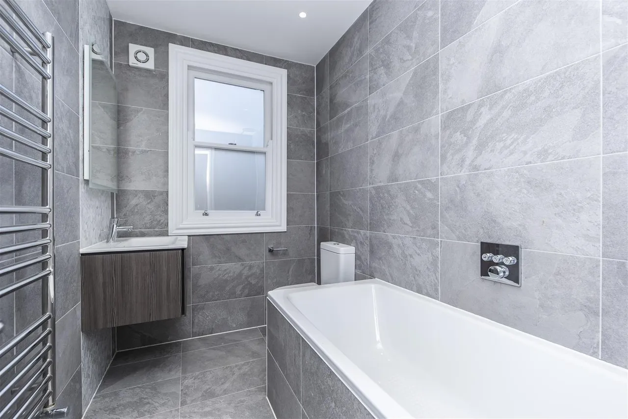 Sandringham Avenue, London SW20 8JY, photo 8
