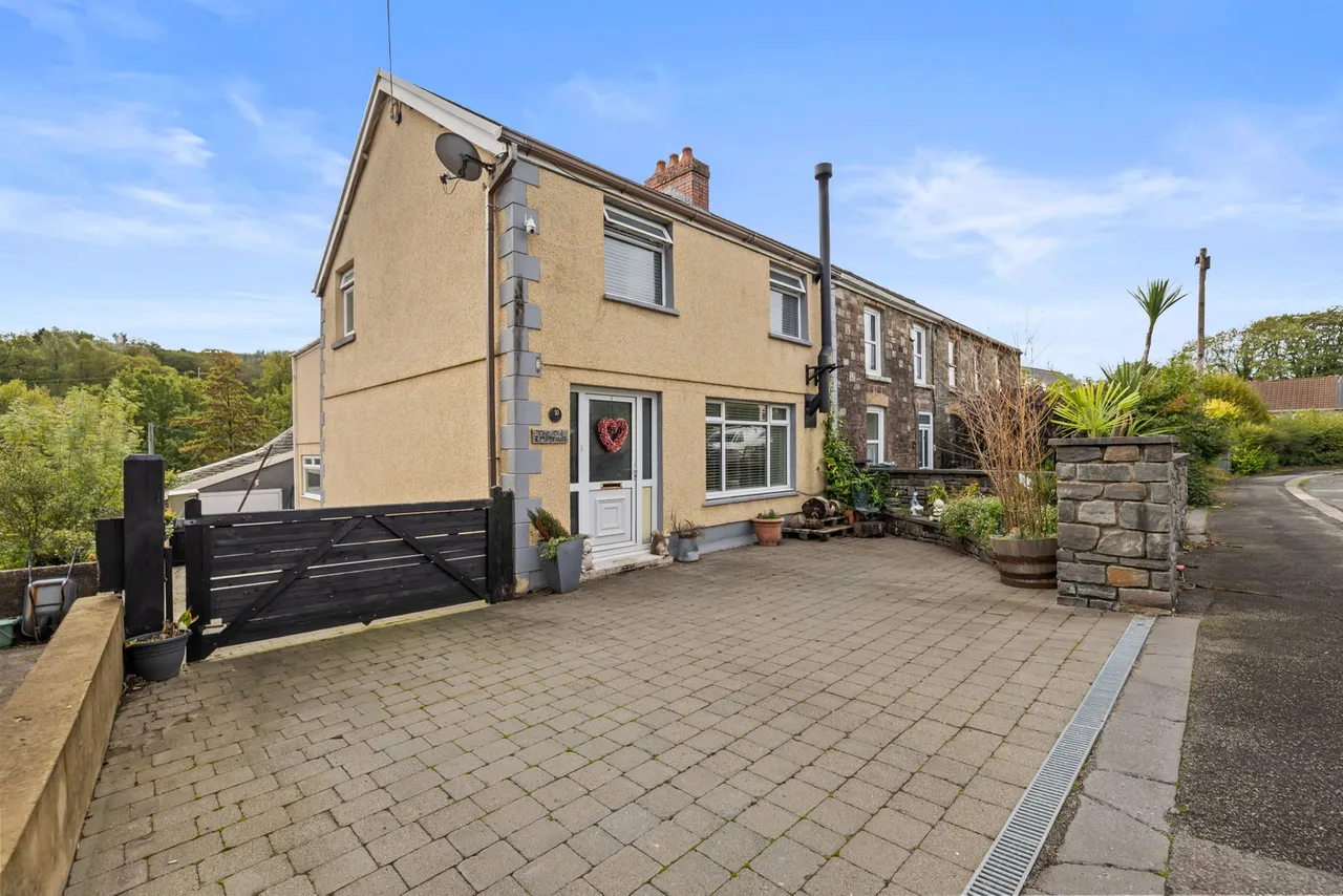4 bed house for sale, The Old Emporium, Heol Tawe, SA9