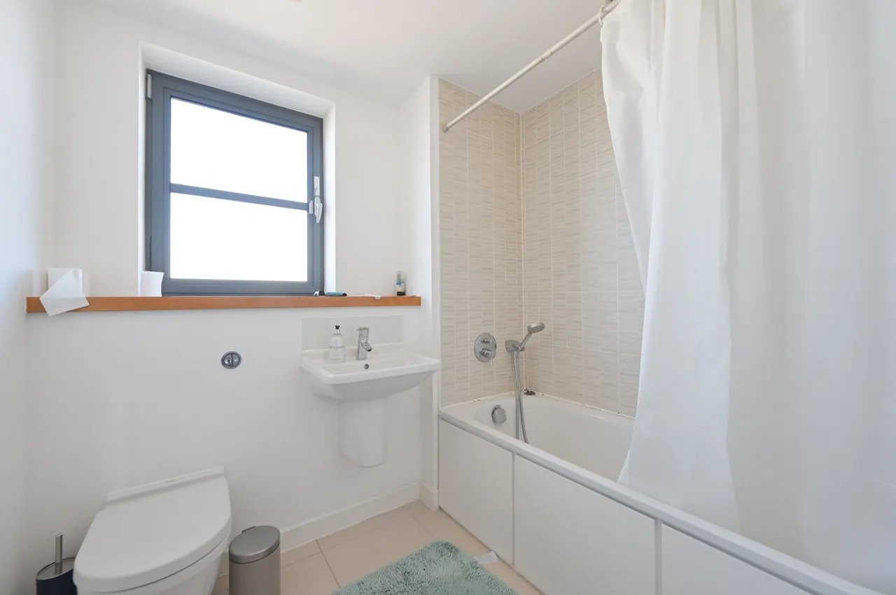 Flat 13, 600 Commercial Road, London, photo 8