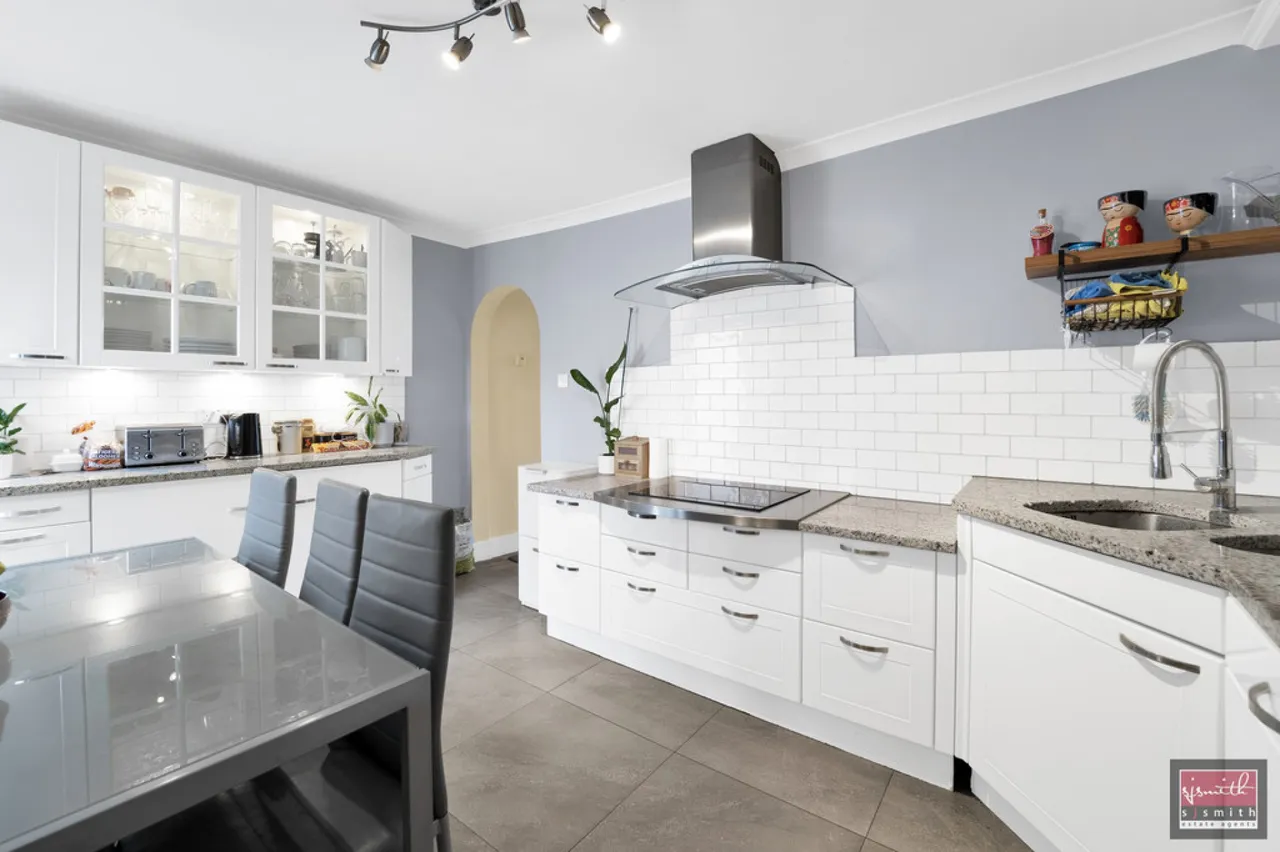 Wendover Road, Staines-upon-Thames, TW18, photo 3