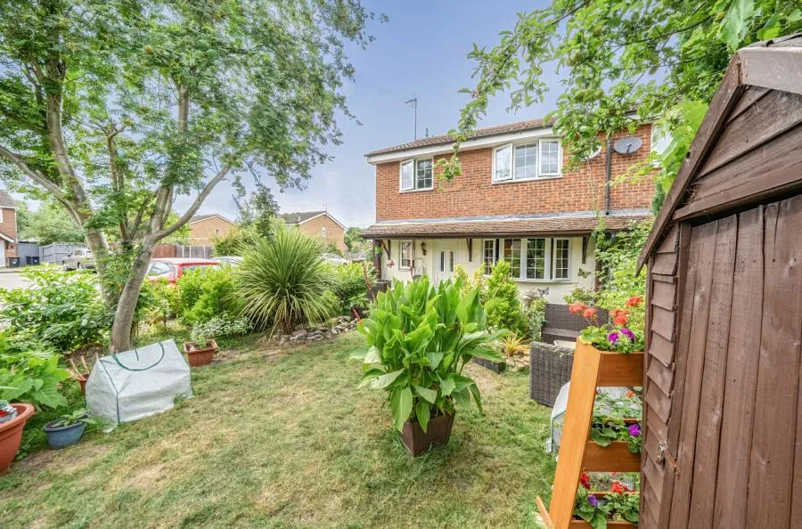 2 bed house for sale, Longbrooke, Houghton Regis, LU5