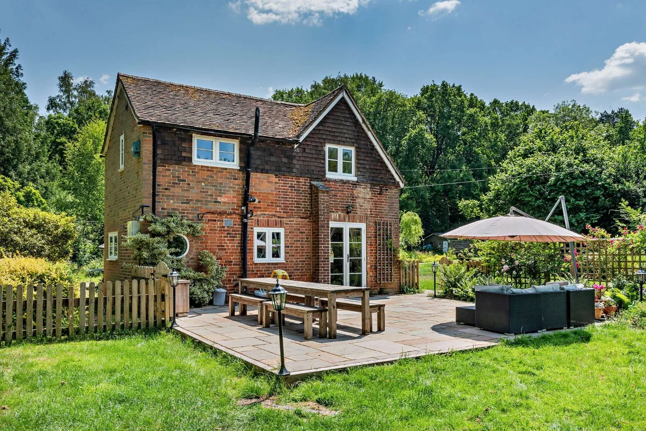 Goose Rye Road, Worplesdon, Guildford, GU3 3RQ, photo 10
