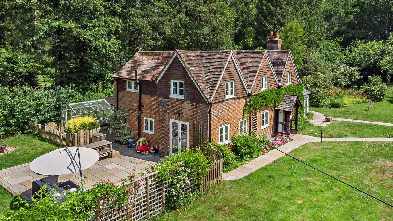 4 bed house for sale — Goose Rye Road, Worplesdon, Guildford, GU3 3RQ