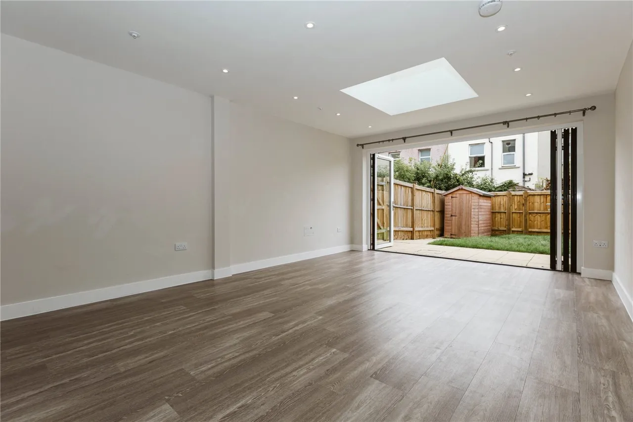 Mina Park Crescent, St Werburgh's, BS2, photo 5