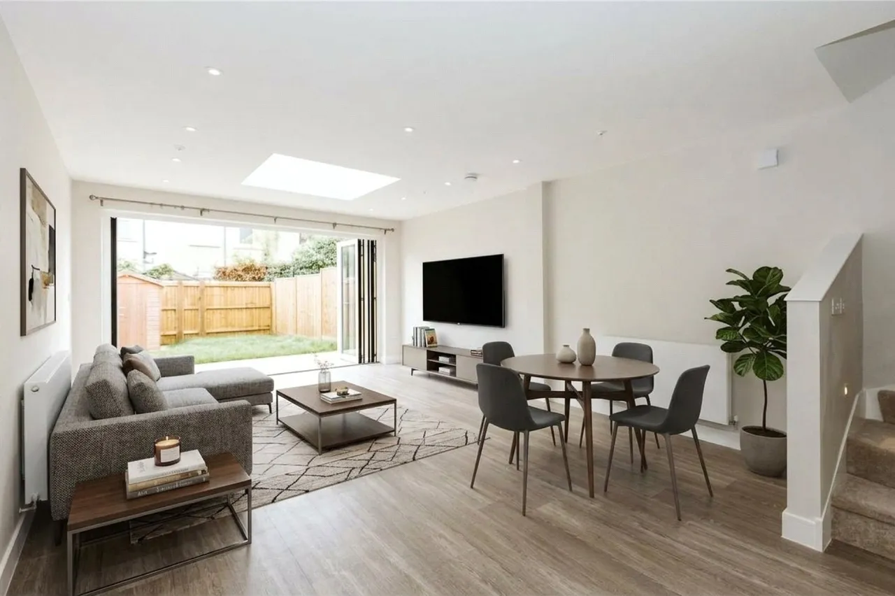 4 bed house to rent, Mina Park Crescent, St Werburgh's, BS2