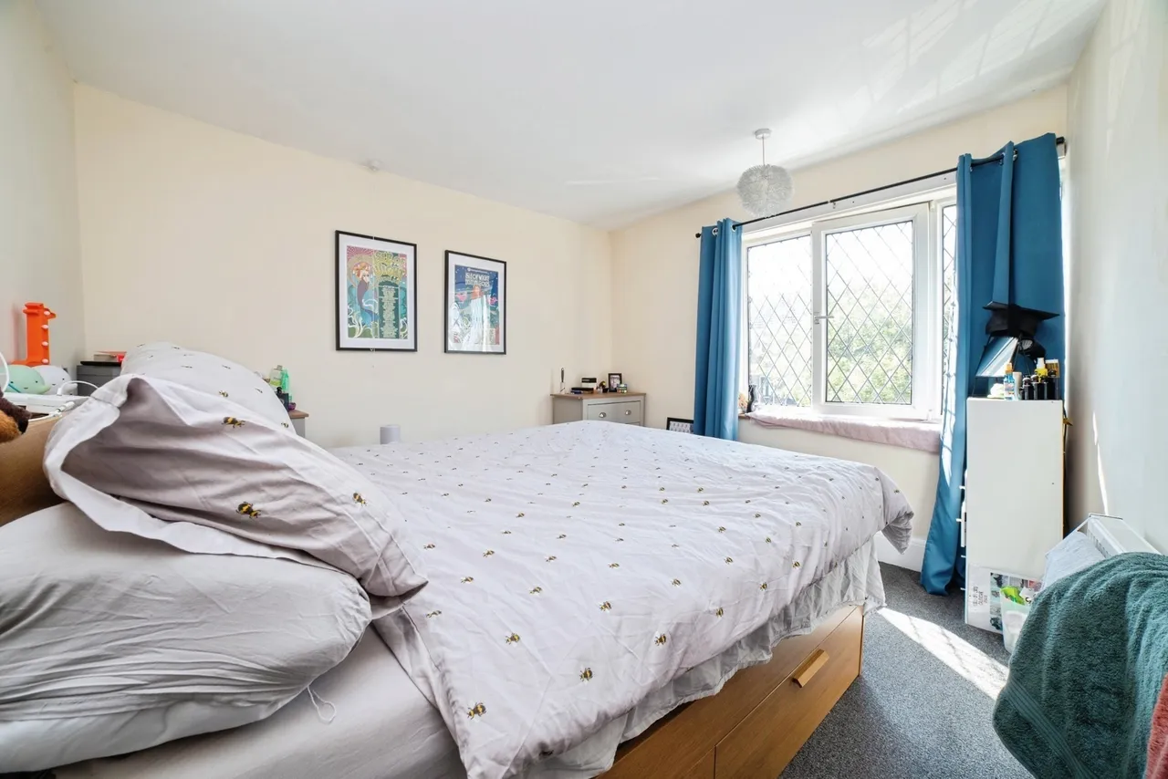 Main Street, Huthwaite, NG17, photo 9
