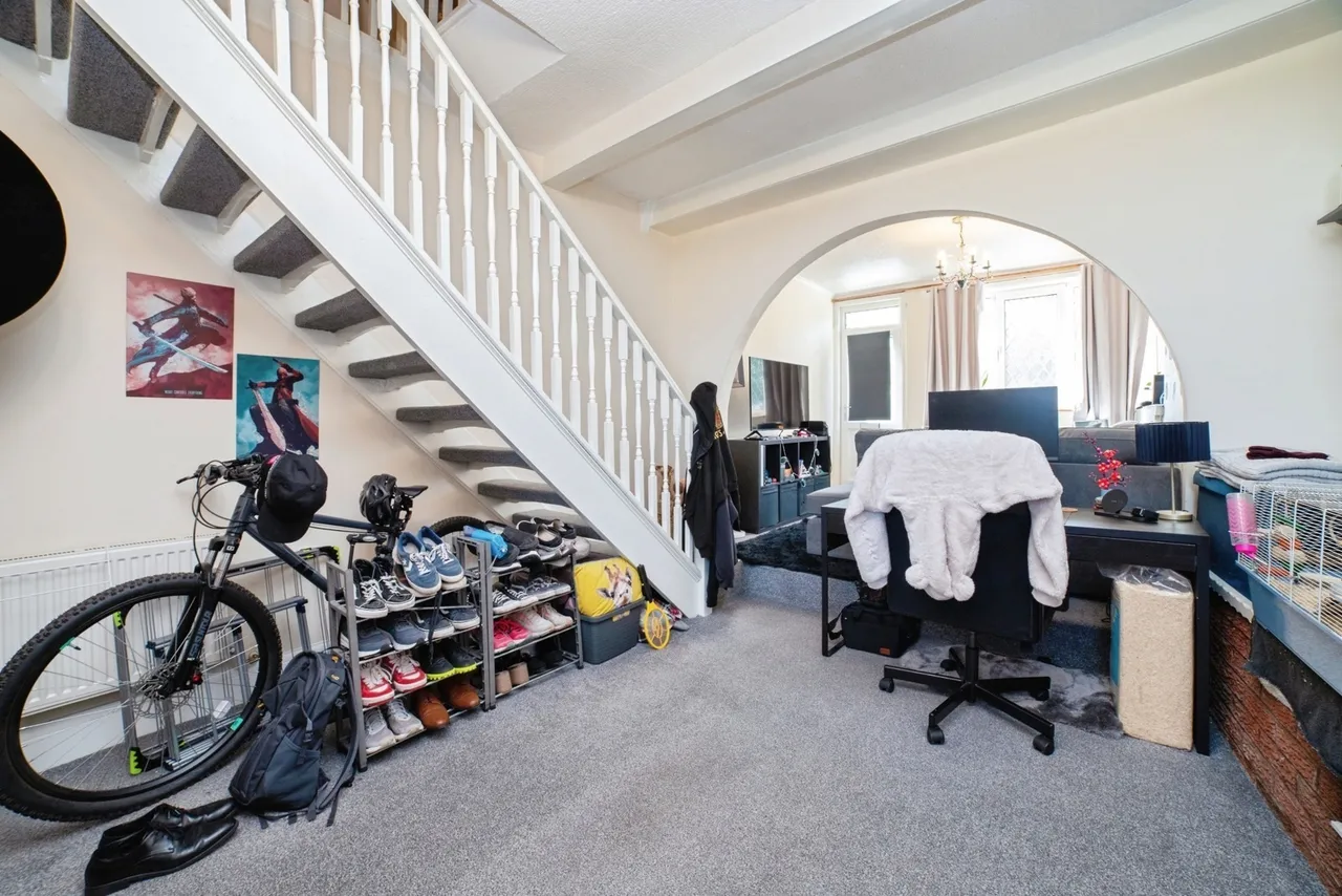Main Street, Huthwaite, NG17, photo 5