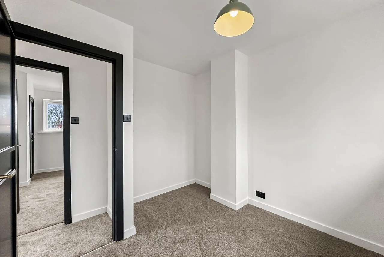 Houldsworth Avenue, Timperley, Cheshire WA14 1SS, photo 19