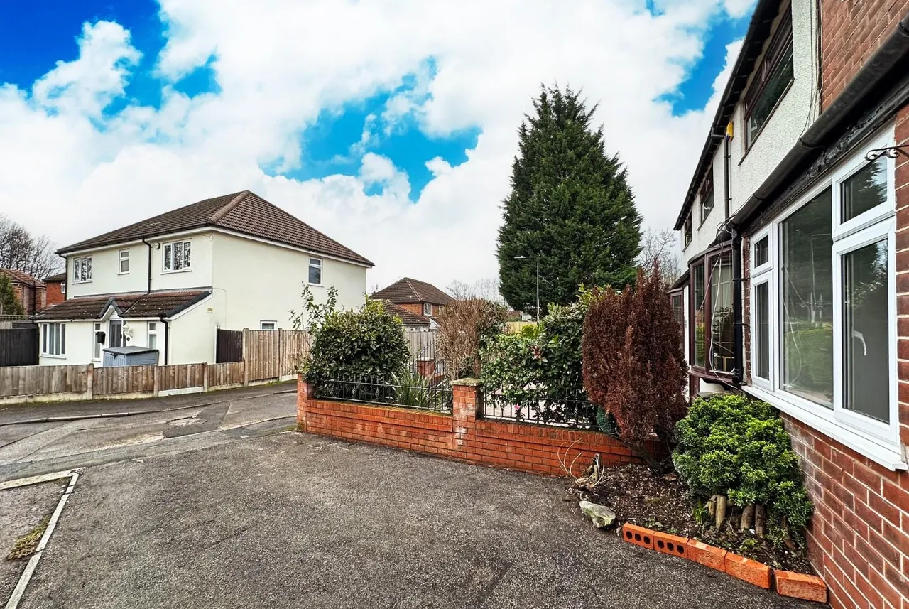 Houldsworth Avenue, Timperley, Cheshire WA14 1SS, photo 22