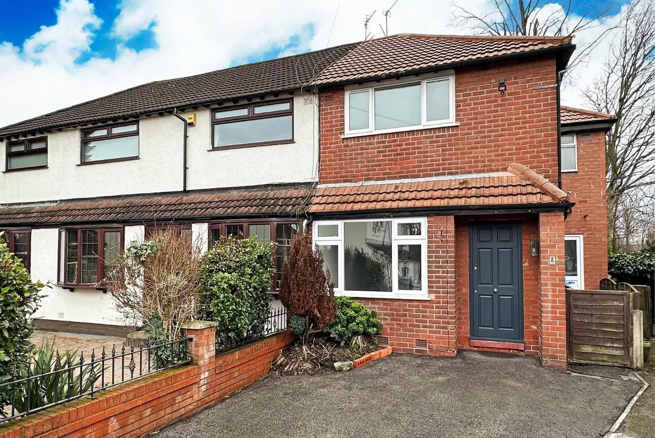 3 bed house for sale — Houldsworth Avenue, Timperley, Cheshire WA14 1SS
