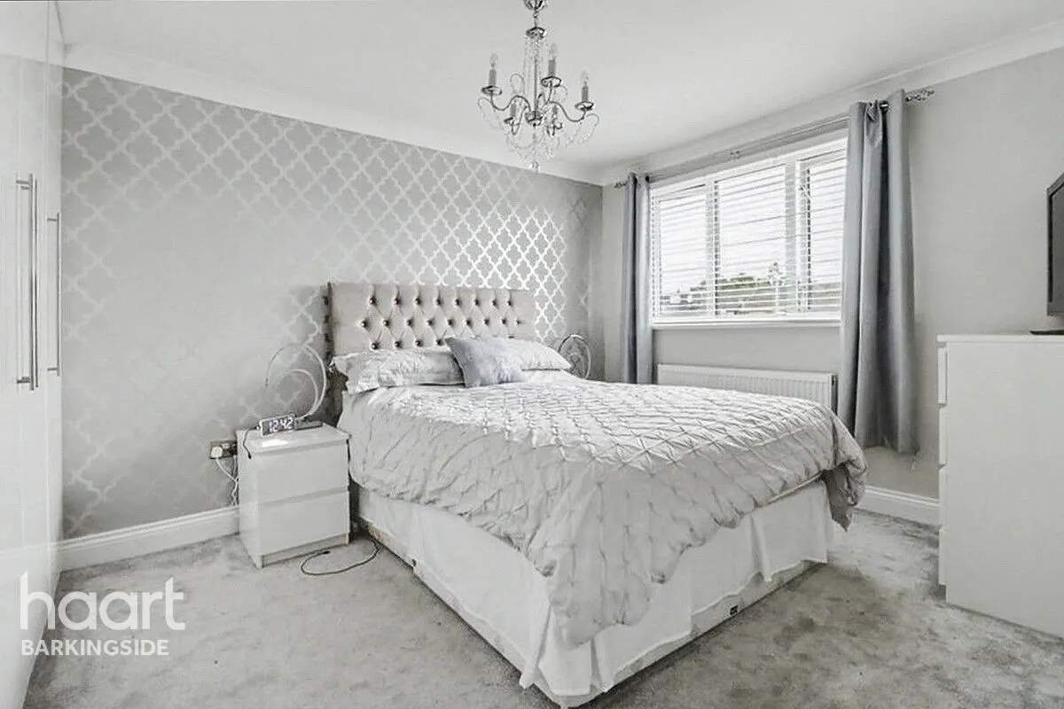 Hurstleigh Gardens, Clayhall, IG5, photo 4